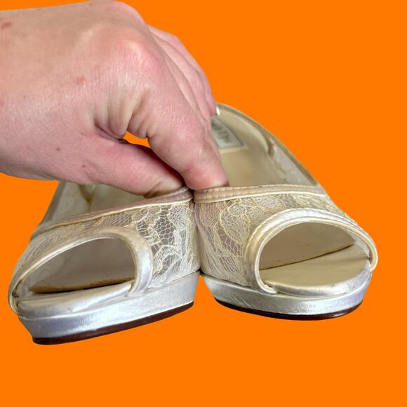 90's vintage ivory satin floral lace y2k slingback heels US Size 7.5 bridal - Picture 6 of 6